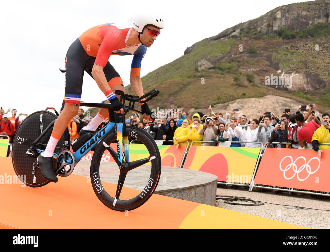 Rio de Janeiro, Brazil. 10th Aug, 2016. Tom Dumoulin of the Netherlands at the start of the men's Individual Time Trial of the Rio 2016 Olympic Games Road Cycling events at Pontal in Rio de Janeiro, Brazil, 10 August 2016. Photo: Sebastian Kahnert/dpa/Alamy Live News Stock Photo