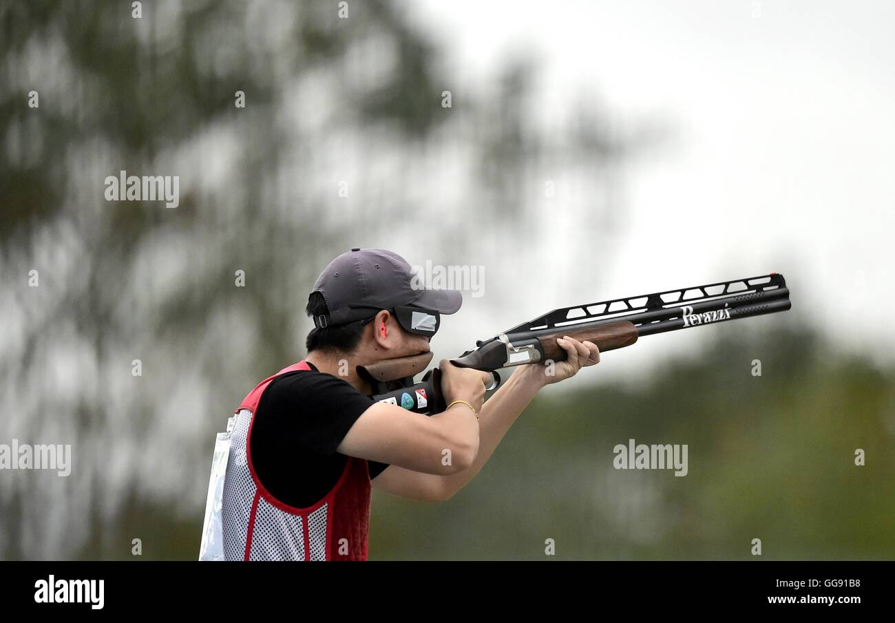 Rio De Janeiro, Brazil. 10th Aug, 2016. Hu Binyuan of China competes during the shooting double trap men's qualification at the 2016 Rio Olympic Games in Rio de Janeiro, Brazil, on Aug. 10, 2016. Credit:  Yue Yuewei/Xinhua/Alamy Live News Stock Photo