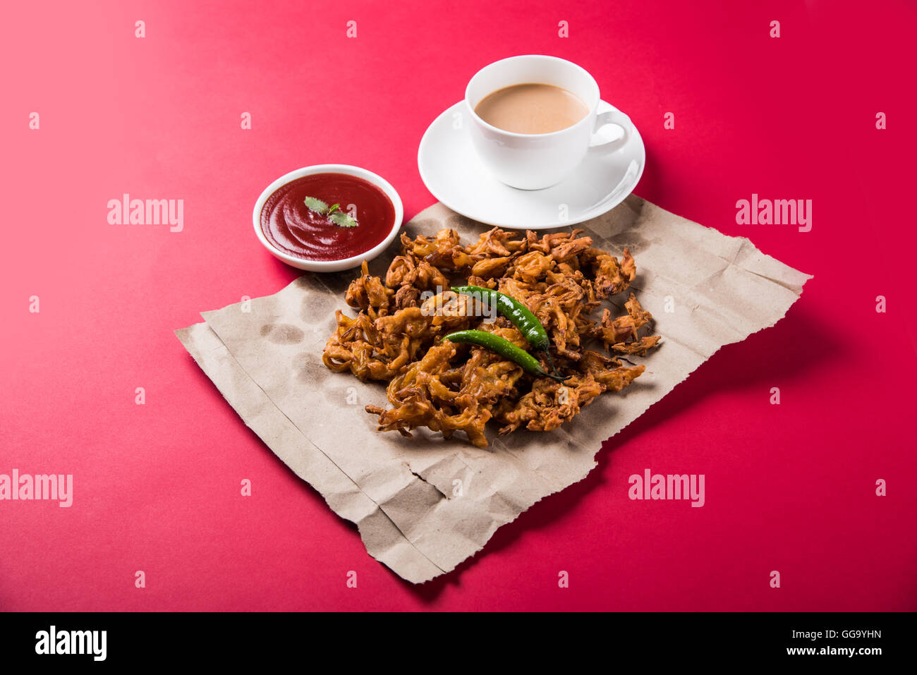 Crispy onion bhaji or kanda bhaji or fried onion pakore or pakode