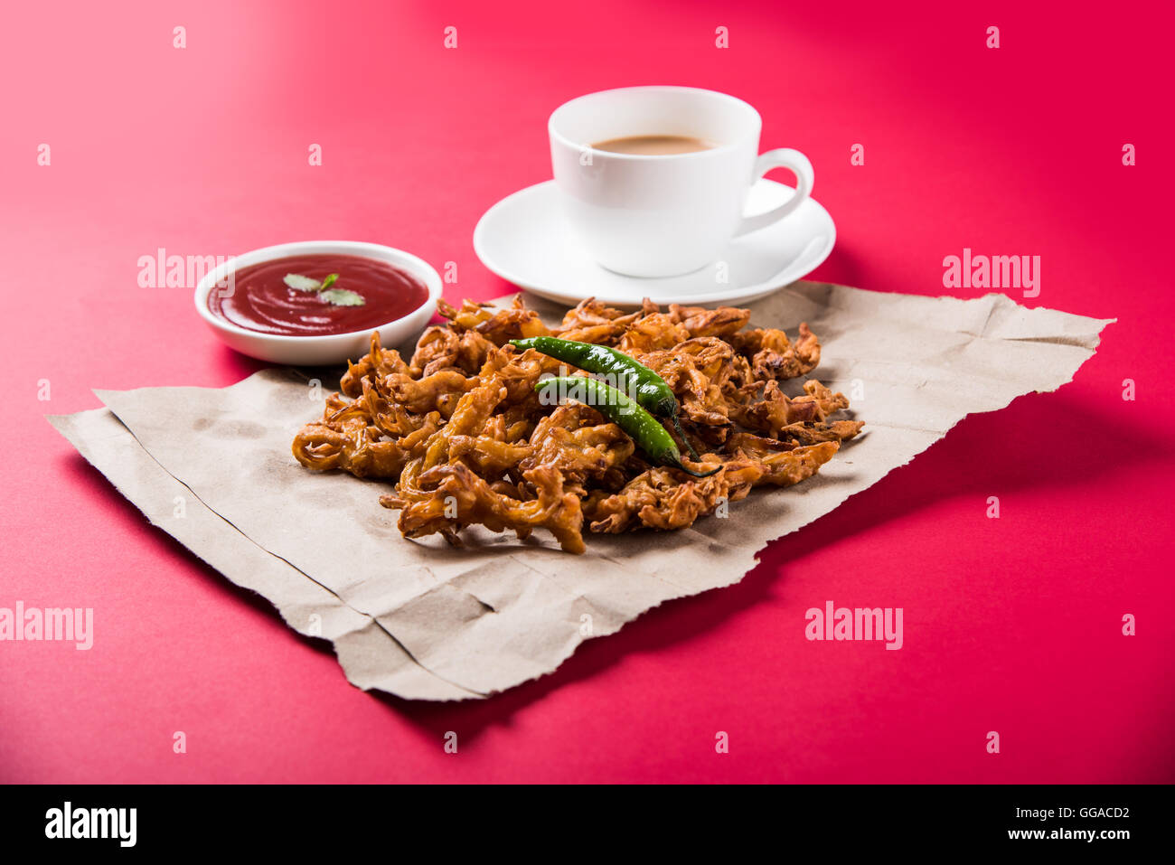 Crispy onion bhaji or kanda bhaji or fried onion pakore or pakode