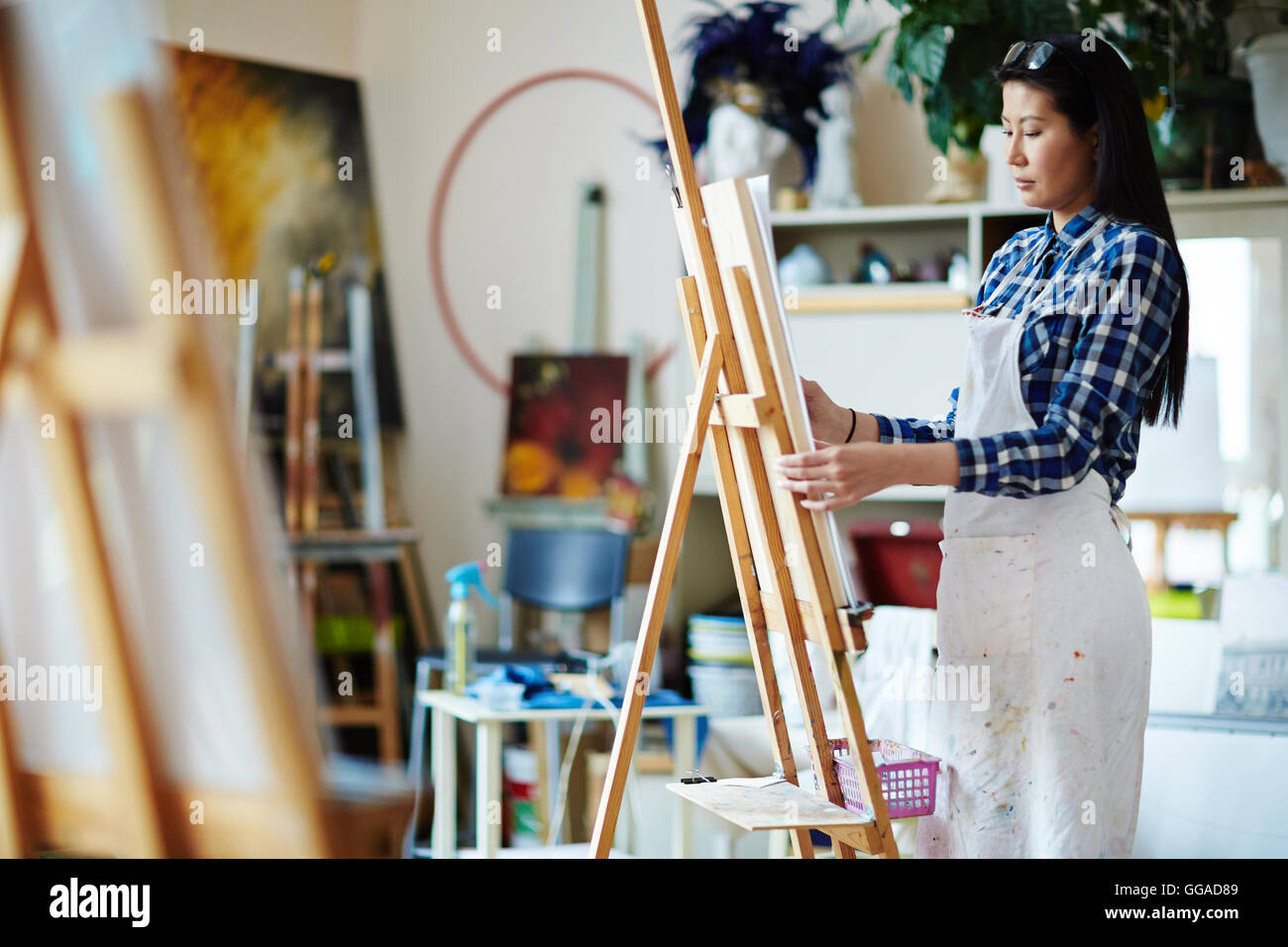 Woman artist standing easel hi-res stock photography and images - Alamy