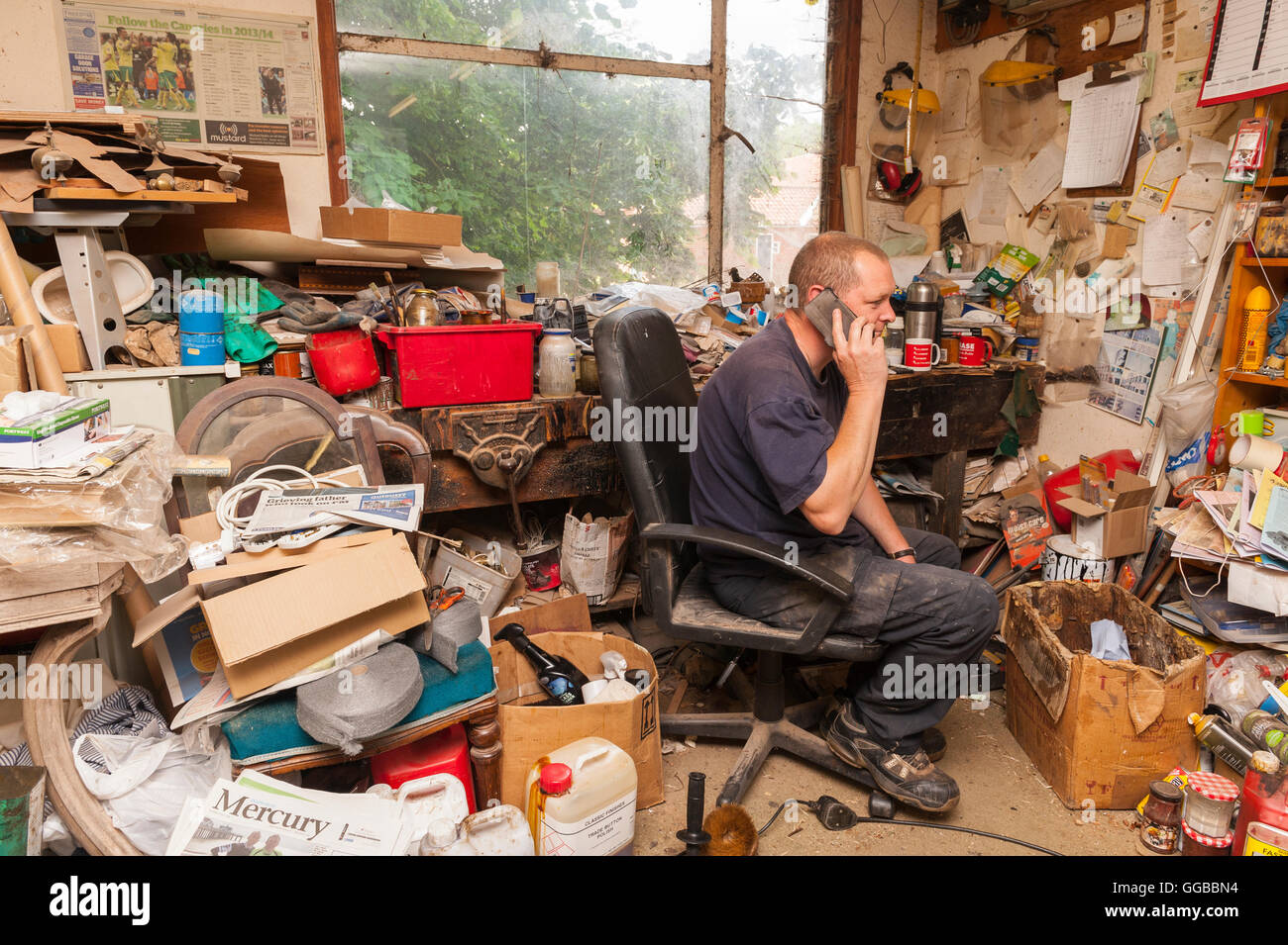Ian Brown the French Polisher at work in Suffolk , England , Britain , Uk Stock Photo
