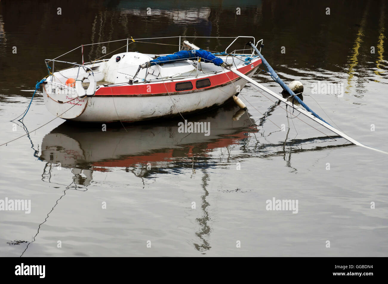 Damaged yacht hires stock photography and images Alamy
