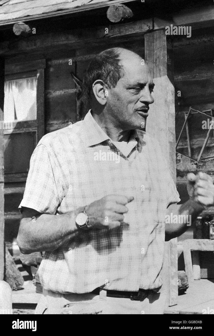 The Spanish Director LUIS BUNUEL (1900-1983), during the shooting of ' La Joven ' (1960) Stock Photo