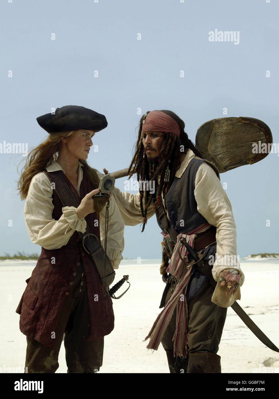 PIRATES OF THE CARIBBEAN - FLUCH DER KARIBIK 2 / Pirates of the Caribbean -  Dead Man's Chest USA 2006 / Gore Verbinski Elizabeth Swann (KEIRA  KNIGHTLEY) and Captain Jack Sparrow (JOHNNY