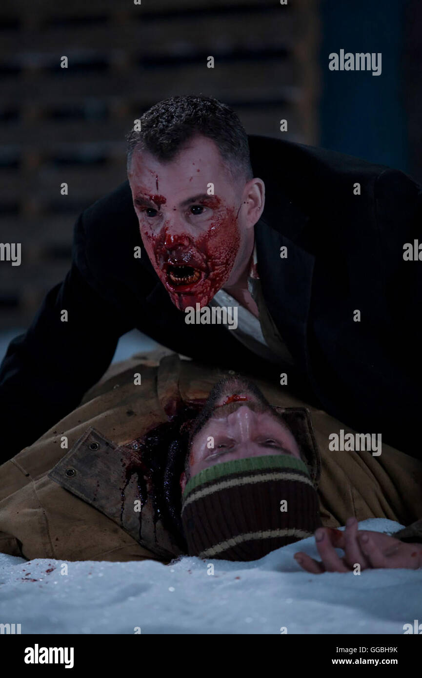 30 Days of Night / Vampir Marlow (DANNY HUSTON) mit einem seiner Opfer Regie: David Slade aka. 30 Days of Night Stock Photo