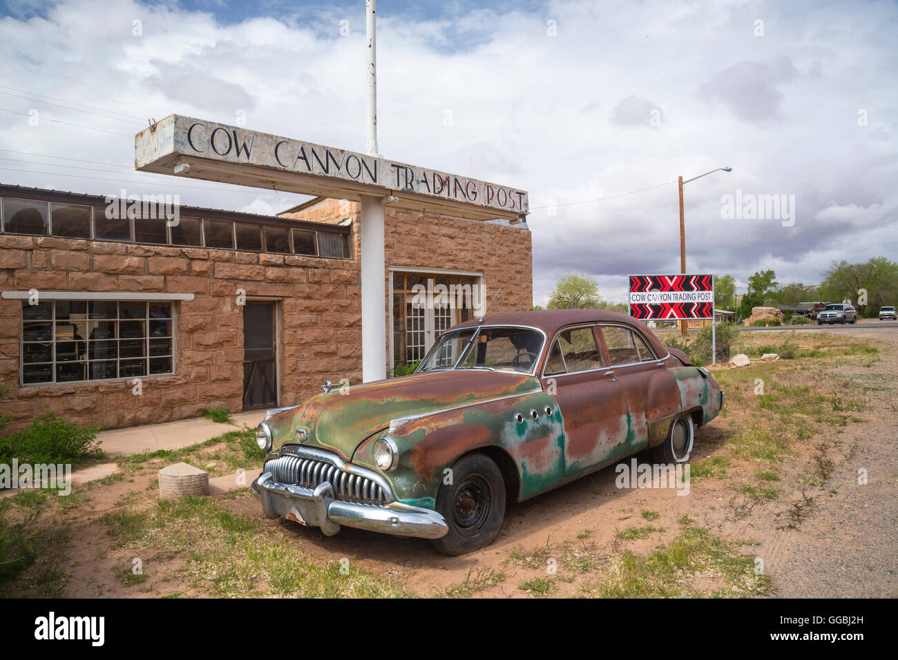 Abandoned classic car outside empty building in Bluff Utah USA Stock Photo