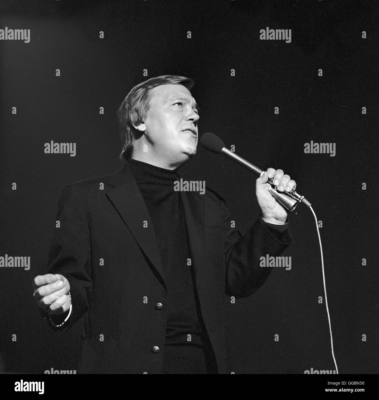Matt monro hi-res stock photography and images - Alamy