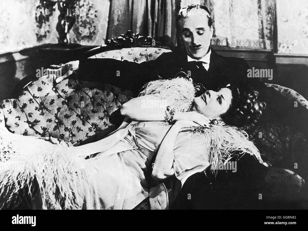 MONSIEUR VERDOUX - DER FRAUENMÖRDER VON PARIS / Monsieur Verdoux USA 1947 / Charles Chaplin Heiratsschwindler Verdoux (CHARLES CHAPLIN) hat es mit einer besonders schwierigen Kundin zu tun. Um mit Annabelle (MARTHA RAYE) fertigzuwerden, besorgt er sich ein ebenso starkes wie unauffälliges Gift. Regie: Charles Chaplin aka. Monsieur Verdoux Stock Photo