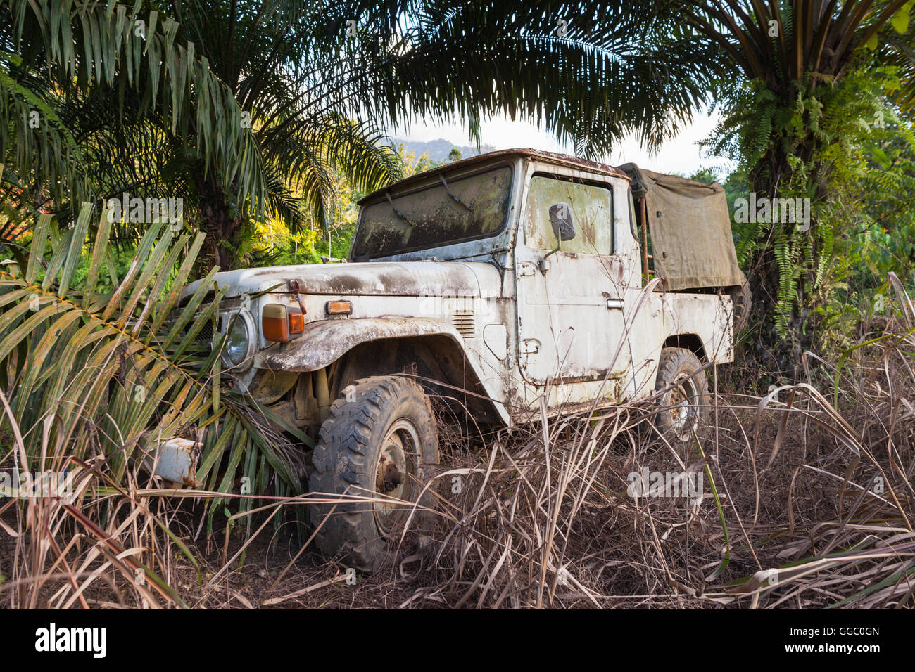 Abandoned roadside hi-res stock photography and images - Alamy