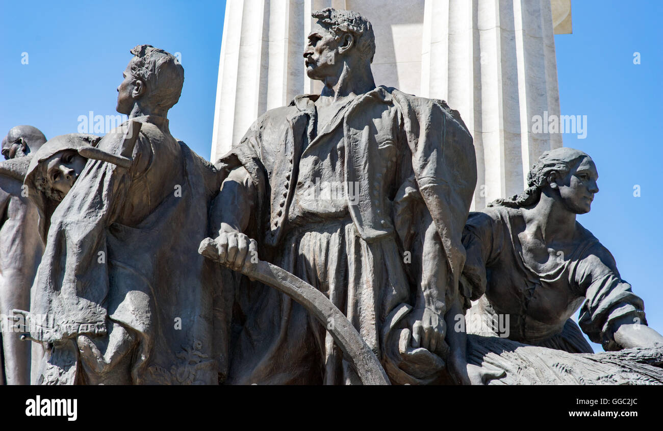 Statues by the Parliament Square in Budapest Stock Photo Alamy