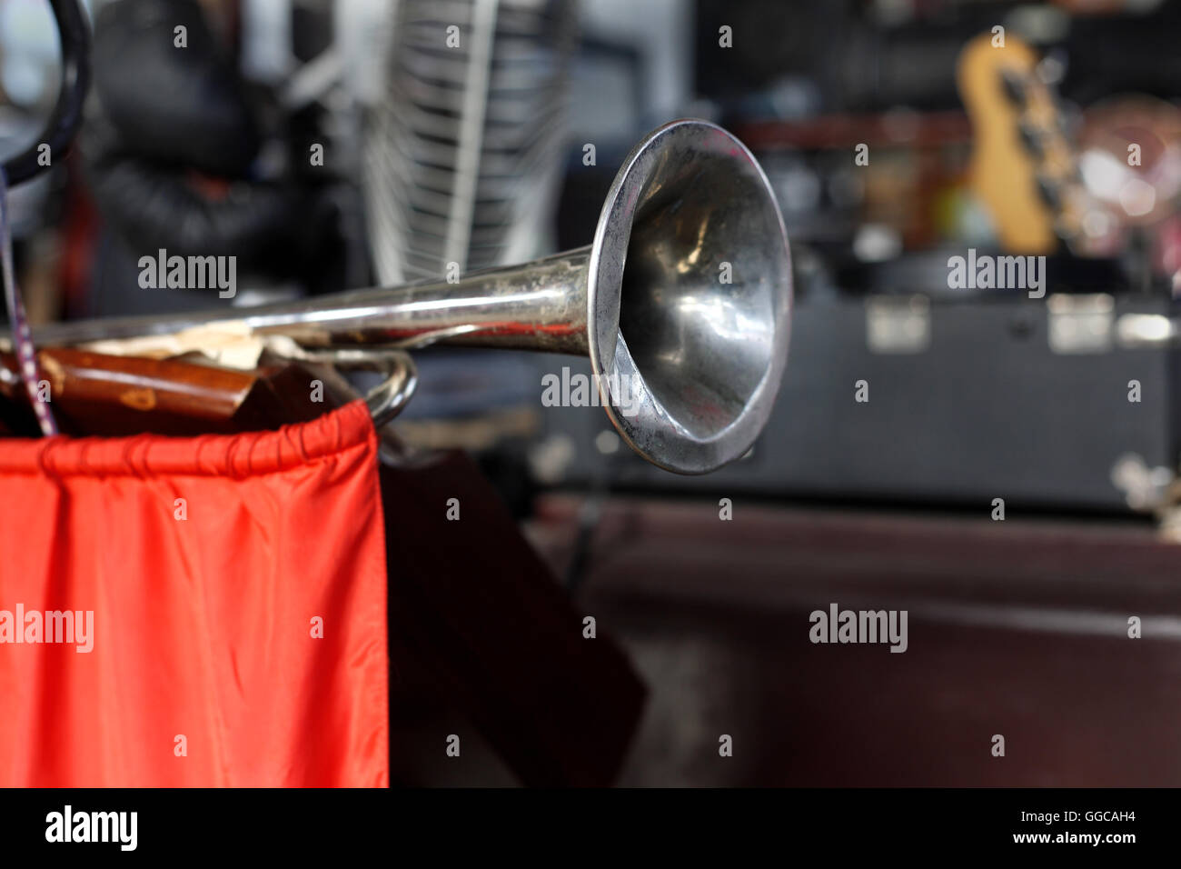 Sound horn hires stock photography and images Alamy