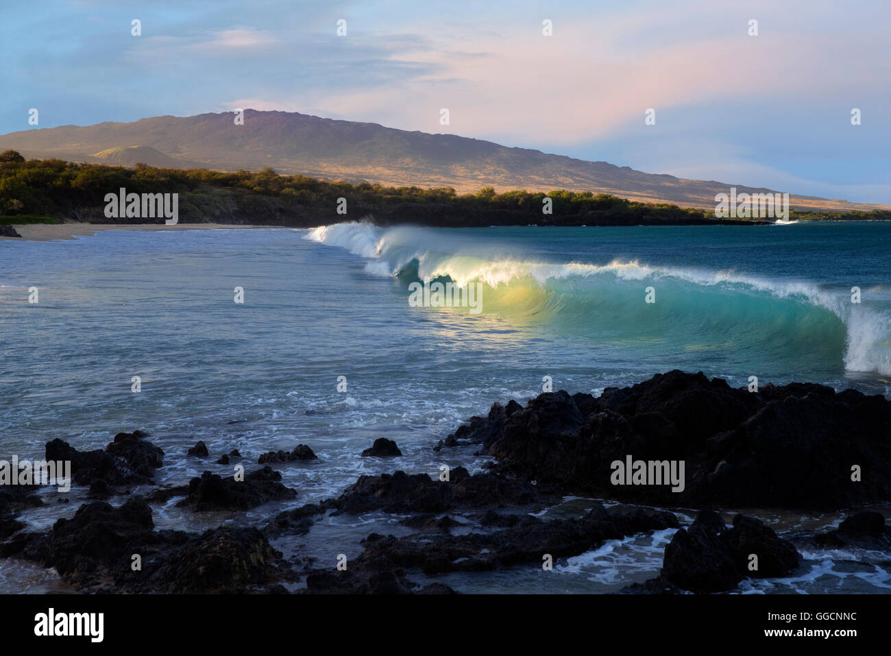 Hawaii sunrise waves hi-res stock photography and images - Alamy