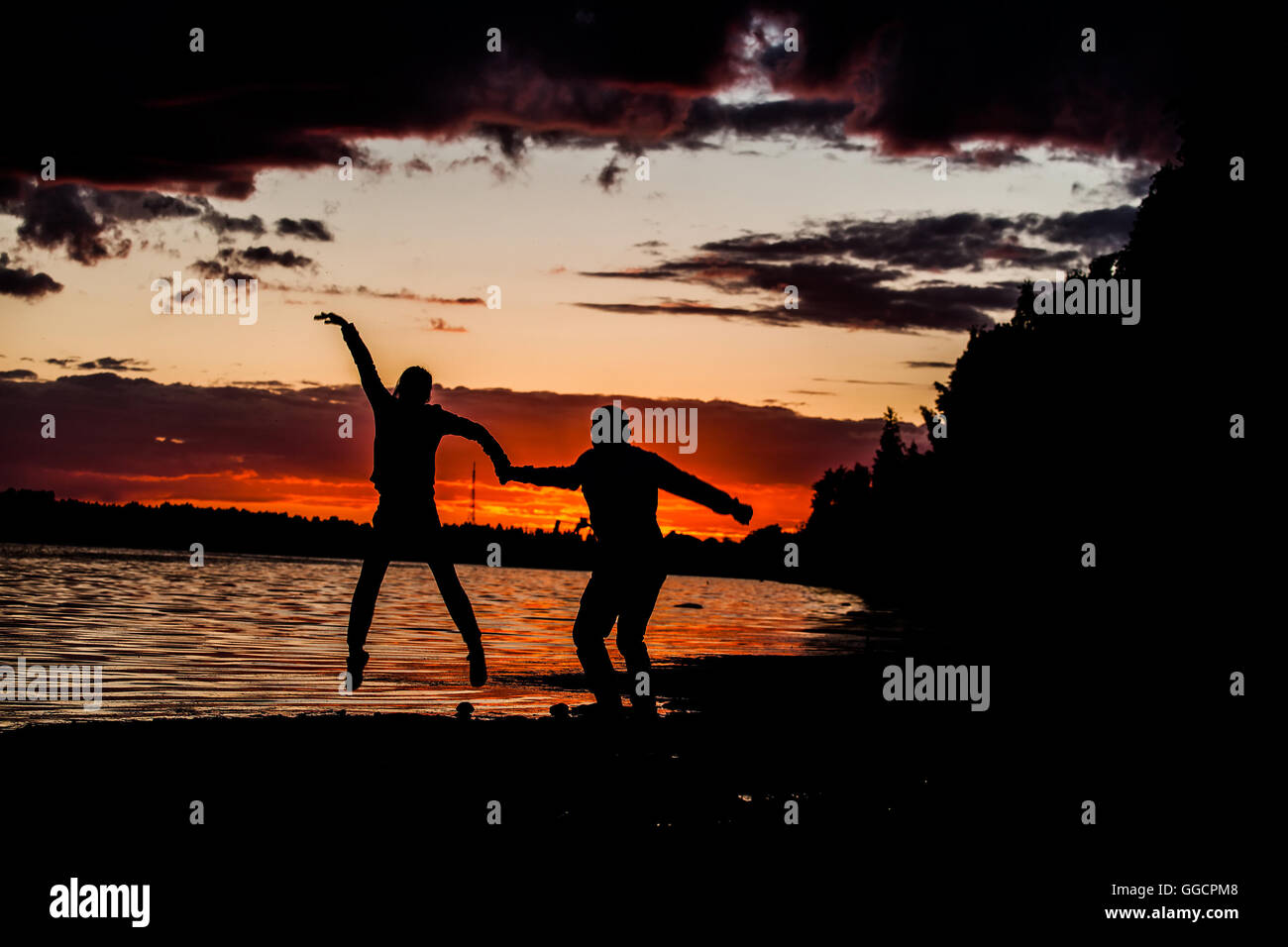 Romantic picture: Silhouettes young couple on the beach at sunset Stock ...