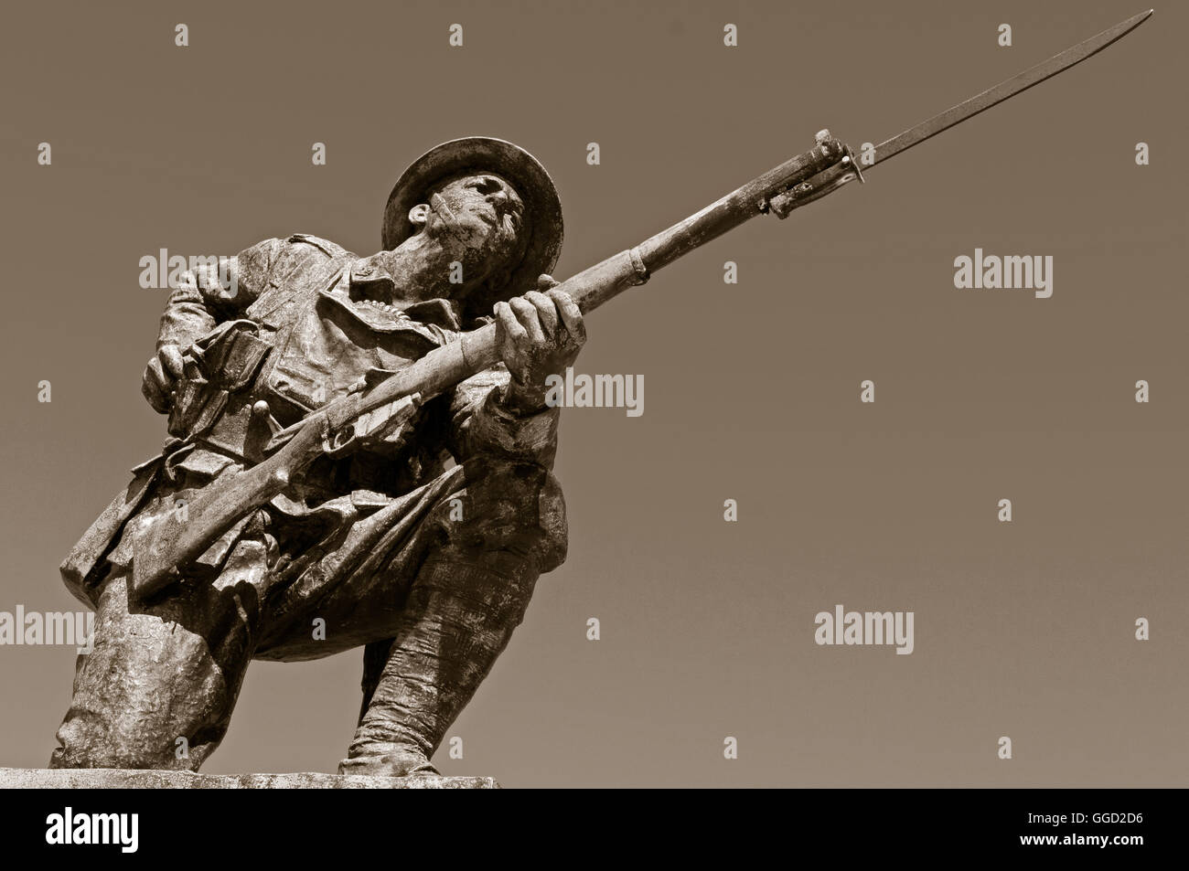 Statue of a British WW1 soldier, wearing a Brody helmet and carrying an SMLE (Lee Enfield) 303 rifle with pattern 1907 bayonet. Stock Photo