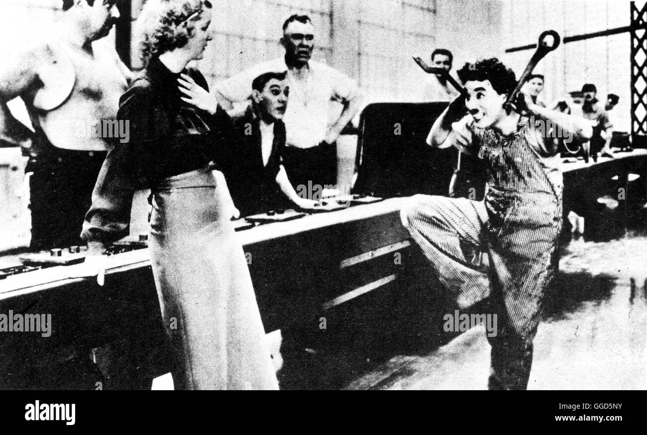 MODERNE ZEITEN / Modern Times USA 1936 / Charles Chaplin 'Modern Times' ist einer der großten Klassiker der Filmgeschichte, in dem der vermeintlich moderne Arbeitsalltag, die Maschine über den Menschen stellt. Szene: Durch die Monotonie seiner Arbeit wird Charlie (CHARLIE CHAPLIN) in den Wahnsinn getrieben. Regie: Charles Chaplin aka. Modern Times Stock Photo