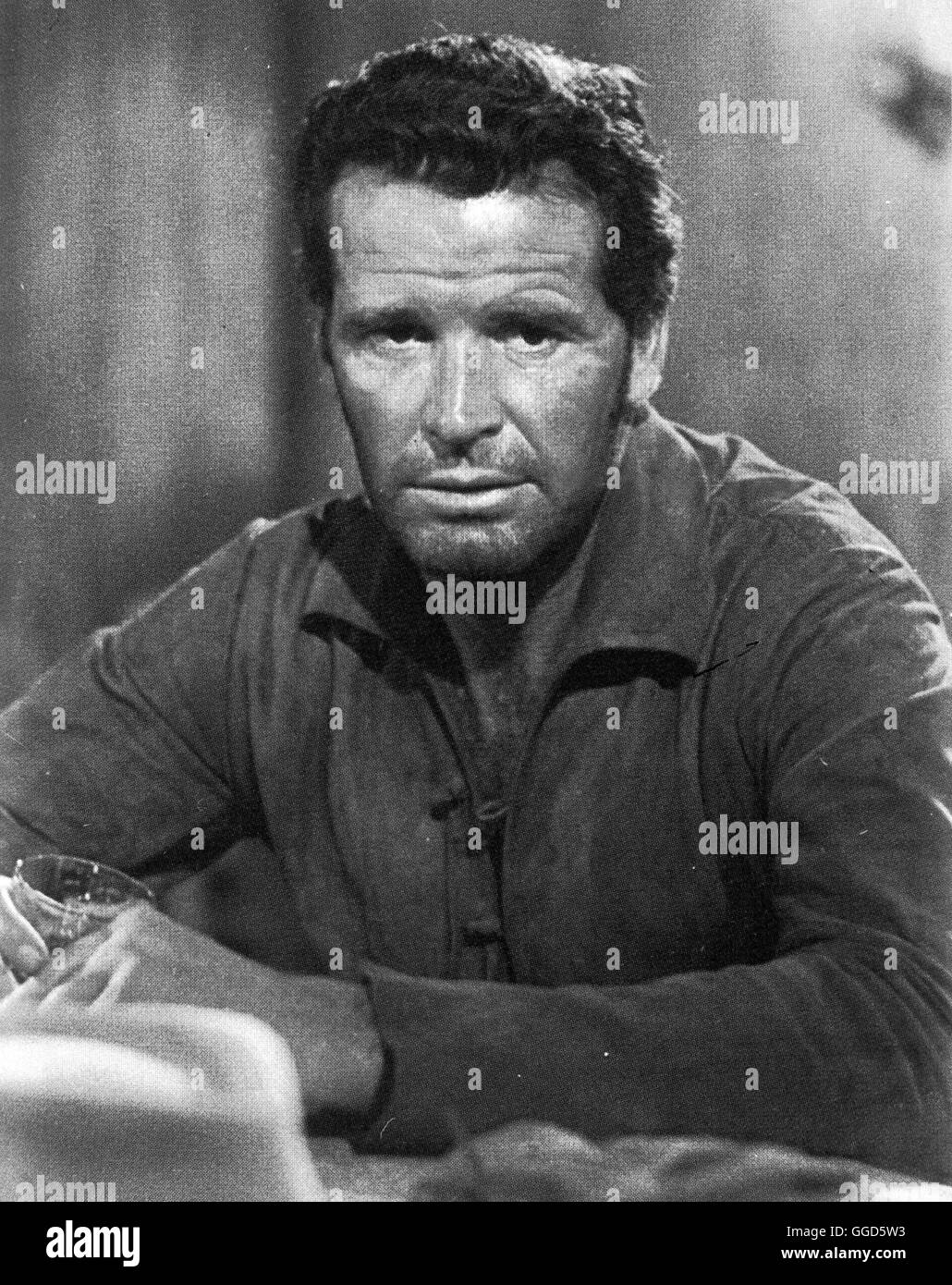 DUELL IN DIABLO / Duel at Diablo USA 1965 / Ralph Nelson Jess Remsberg (JAMES GARNER) arbeitet als Kundschafter für die US-Kavallerie in Fort Creel. Eines Tages rettet er die junge Kaufmannsfrau Ellen Grange vor Apachen, die sie verfolgen, und bringt sie zu ihrem Mann Willard zurück. Dank erntet er dafür nicht, denn Willard Grange hat mit seiner Frau gebrochen, weil sie vor einiger Zeit von den Apachen entführt und gezwungen wurde, als Squaw des Sohns von Häuptling Chata mit ihnen zu leben... Regie: Ralph Nelson aka. Duel at Diablo Stock Photo