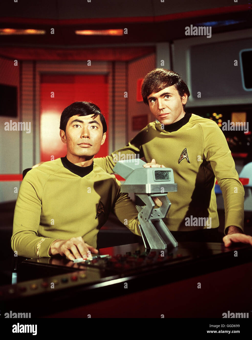 STAR TREK / STAR TREK USA 1966-69 / George Takei als Lieutenant Hikaru Sulu und Walter Koenig als Pavel Chekov, Navigator (1967-1969) aka. STAR TREK Stock Photo