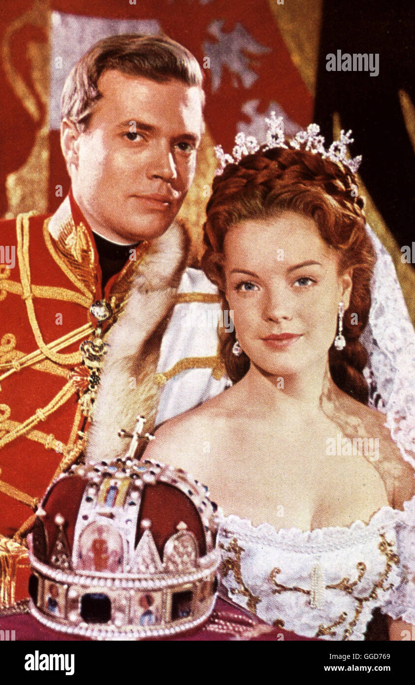 SISSI - DIE JUNGE KAISERIN / Austria 1956 / Ernst Marischka Franz Joseph (KARLHEINZ BÖHM) und Sissi (ROMY SCHNEIDER) bei den KrÜnungsfeierlichkeiten in Ungarn. Regie: Ernst Marischka Stock Photo