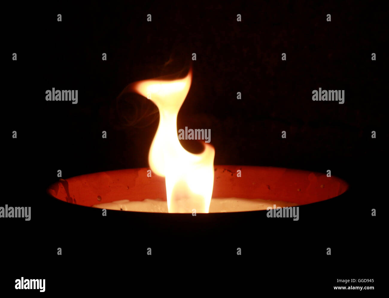 feuer fire night darkness candle light atmosphere grief mounring symbol symbolic gedenken feuerschale Stock Photo