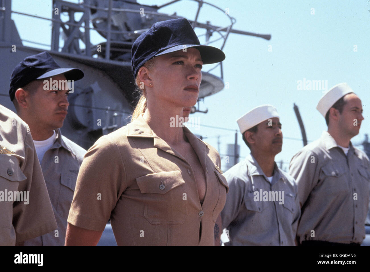 MISSION: ROHR FREI! / Down Periscope USA 1996 / David S. Ward Der begabte Navy-Offizier Thomas Dodge wird wegen seiner skurrilen Eigenheiten seit Jahren bei der längst fälligen Beförderung übergangen.Um ihn endlich loszuwerden, beauftragt ihn Admiral Graham, mit einer unfähigen Crew und einem schrottreifen Diesel-U-Boot in mehrere hypermoderne Militärhäfen einzudringen. Doch der Marineprofi läuft zur Hochform auf. Szene mit LAUREN HOLLY (Emely Lake) Regie: David S. Ward aka. Down Periscope Stock Photo