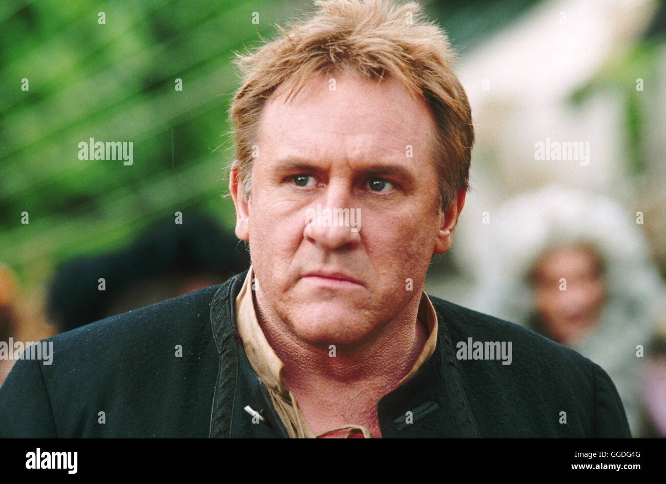 VATEL / Vatel F 2000 / Roland Joffe Für Francois Vatel (GéRARD DEPARDIEU) steht bei der Ausrichtung eines Festes für den Sonnenkönig Ludwig XIV. sein Ruf als Meisterkoch auf dem Spiel. Hofintrigen und unvorhergesehene Zwischenfälle bedrohen das große Fest. Als sich die Lieblingsmätresse des Königs, Anne De Montausier, in Vatel verliebt und sein Schicksal beim Kartenspiel entschieden werden soll, wird es noch komplizierter. Am Ende wählt Vatel den Freitod, weil seine Liebe zu Anne keine Zukunft haben kann. Anne verlässt das Schloss unbemerkt, um nie wieder zurückzukehren - während die Stock Photo