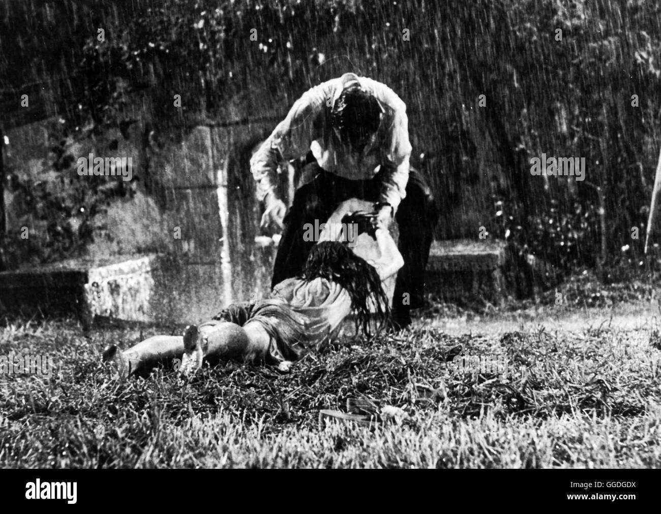 KOLEKJONER' / William Wyler Filmszene, Mann und Frau im Regen Regie: William Wyler Stock Photo