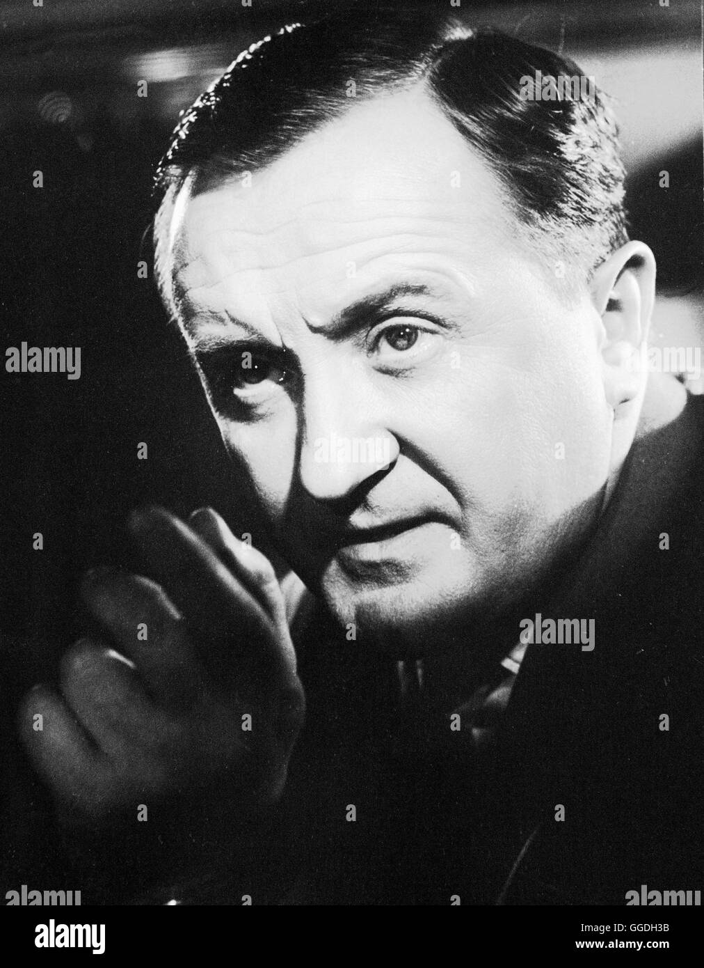 GESTEHEN SIE, DR. CORDA Deutschland 1958 / Josef von Baky SIEGFRIED LOWITZ als Inspektor Guggitz, Aufnahme aus 'Gesehen Sie, Dr. Corda!', 1958 Regie: Josef von Baky Stock Photo