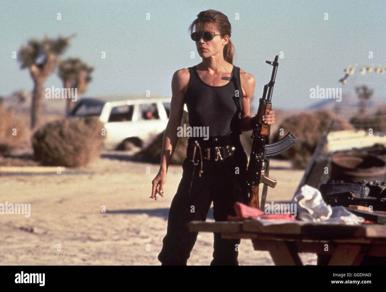 TERMINATOR II - TAG DER ABRECHNUNG / Terminator II - Judgement Day USA 1991 / James Cameron Szene mit LINDA HAMILTON (Sarah Connor). Regie: James Cameron aka. Terminator II - Judgement Day Stock Photo