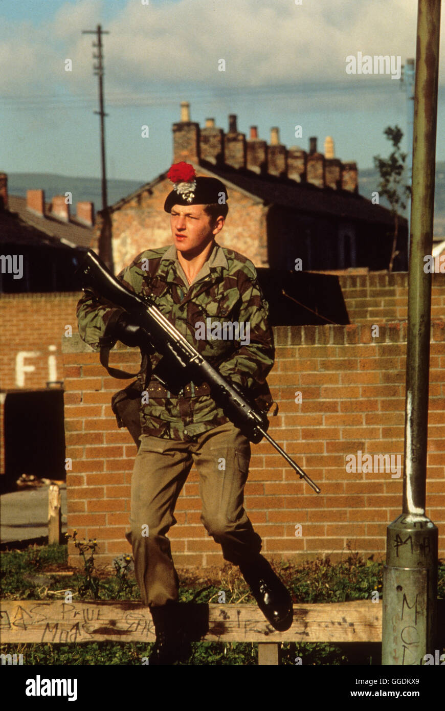 The Troubles Northern Ireland 1980s British soldier on street parole ...