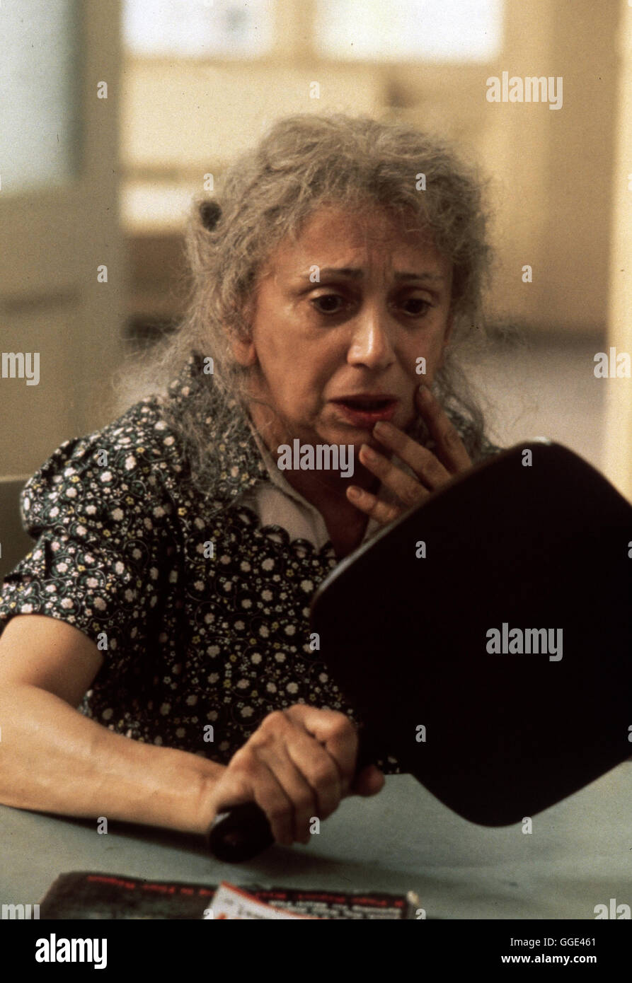 ZEIT DES ERWACHENS / Awakenings USA 1990 / Penny Marshall Lucy Fishman (ALICE DRUMMOND) gehört zu den Menschen, die seit Jahren in geistiger und körperlicher Erstarrung dahinvegetieren. Szene aus 'Zeit des Erwachens', 1990. Regie: Penny Marshall aka. Awakenings Stock Photo