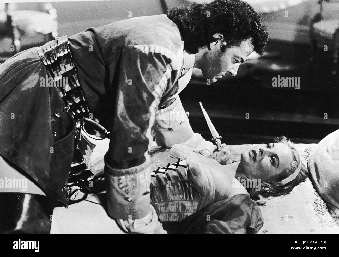 DIE BURG DER VERRÄTER / Star of India England 1953 / Arthur Lubin CORNEL WILDE (Pierre St.Laurent), JEAN WALLACE (Katrina) in 'Die Burg der Verräter', 1953 Regie: Arthur Lubin aka. Star of India Stock Photo