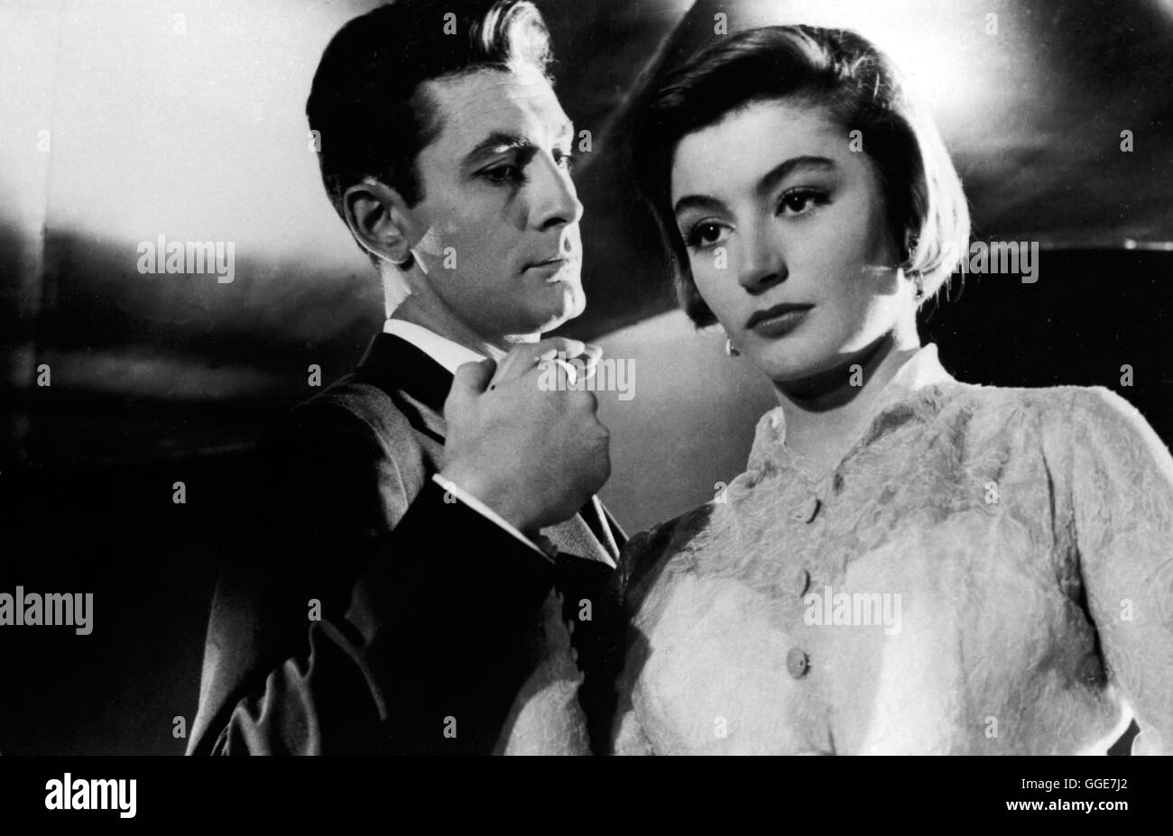 RIDEAU CRAMOISI / Rideau cramoisi / JEAN-CLAUDE PASCALl und ANOUK AIMéE in dem Film 'Rideau cramoisi' (1952) aka. Rideau cramoisi Stock Photo