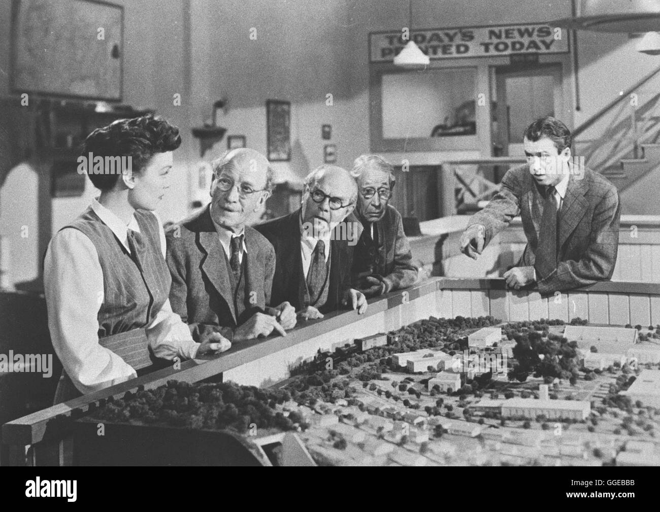 FREMDE STADT / Magic Town USA 1947 / William Wellman Filmszene mit JANE WYMAN (Mary Peterman) und JAMES STEWART (Lawrence 'Rip' Smith) Regie: William Wellman aka. Magic Town Stock Photo