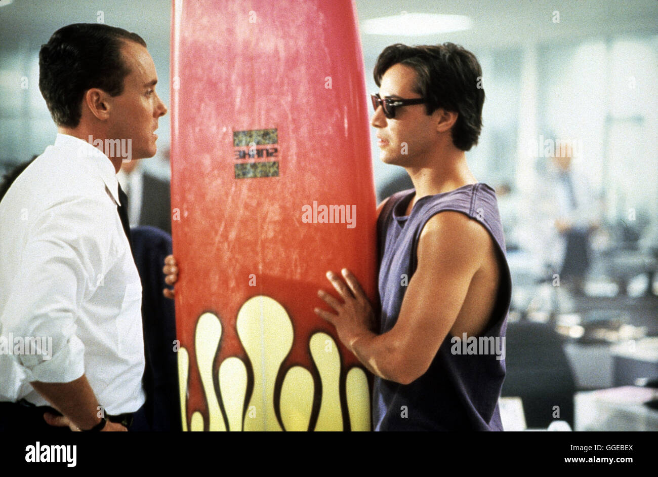 GEFÄHRLICHE BRANDUNG / Point Break USA 1991 / Kathryn Bigelow Szene mit dem FBI-Agenten Harp (JOHN C. MCGINLEY), Undercover-Agent Johnny Utah (KEANU REEVES).  Regie: Kathryn Bigelow aka. Point Break Stock Photo