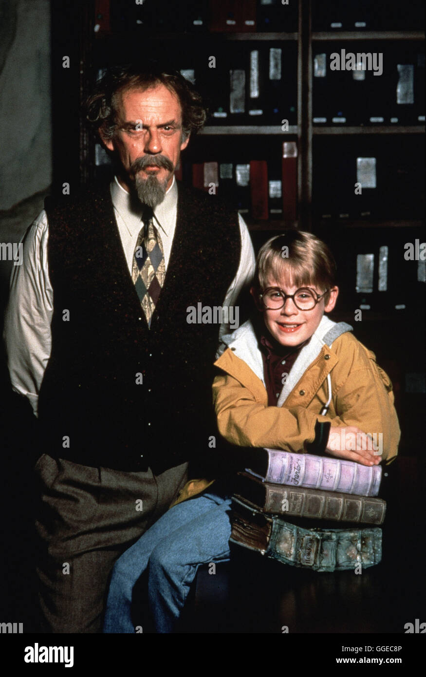 RIECHIES FANTASTISCHE REISE IN DIE ZUKUNFT / The Pagemaster USA 1994 / Joe Johnston, Maurice Hunt Szene mit CHRISTOPHER LLOYD als Pagemaster Mr. Dewey und MACAULY CULKIN als Angsthase Richard Tyler Regie: Joe Johnston, Maurice Hunt aka. The Pagemaster Stock Photo