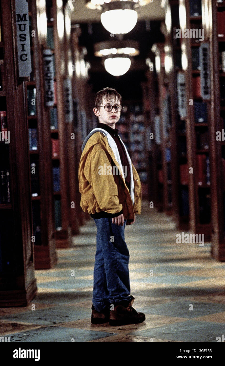 RIECHIES FANTASTISCHE REISE IN DIE ZUKUNFT / The Pagemaster USA 1994 / Maurice Hunt/ Joe Johnston Szene mit MACAULY CULKIN als Angsthase Richard Tyler Regie: Maurice Hunt/ Joe Johnston aka. The Pagemaster Stock Photo