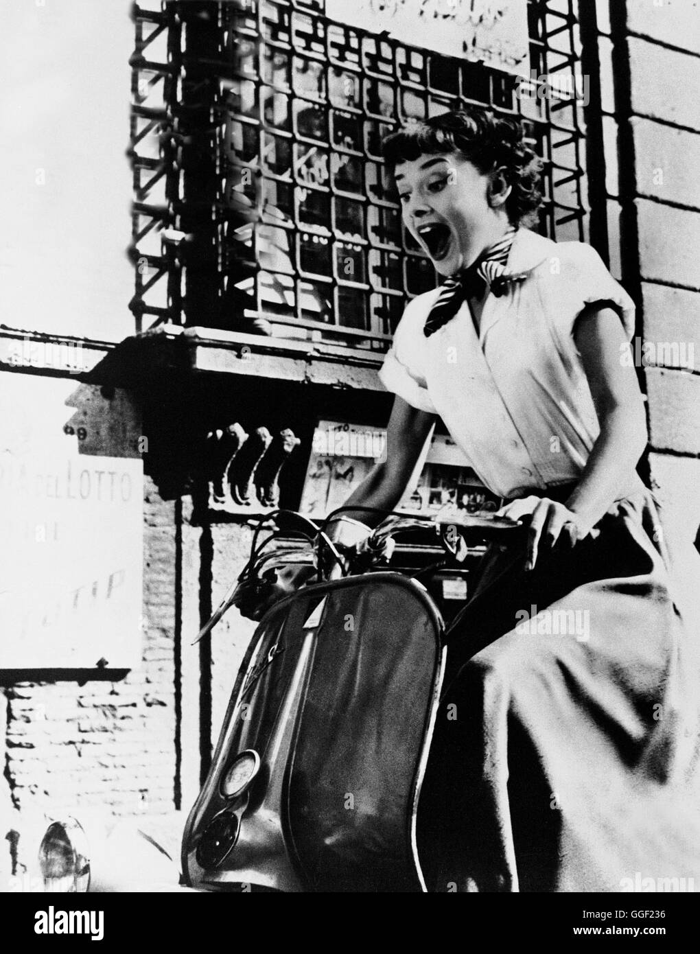 Roman Holiday Audrey Hepburn In High Resolution Stock Photography and - Audrey Hepburn Ein Herz Und Eine Krone