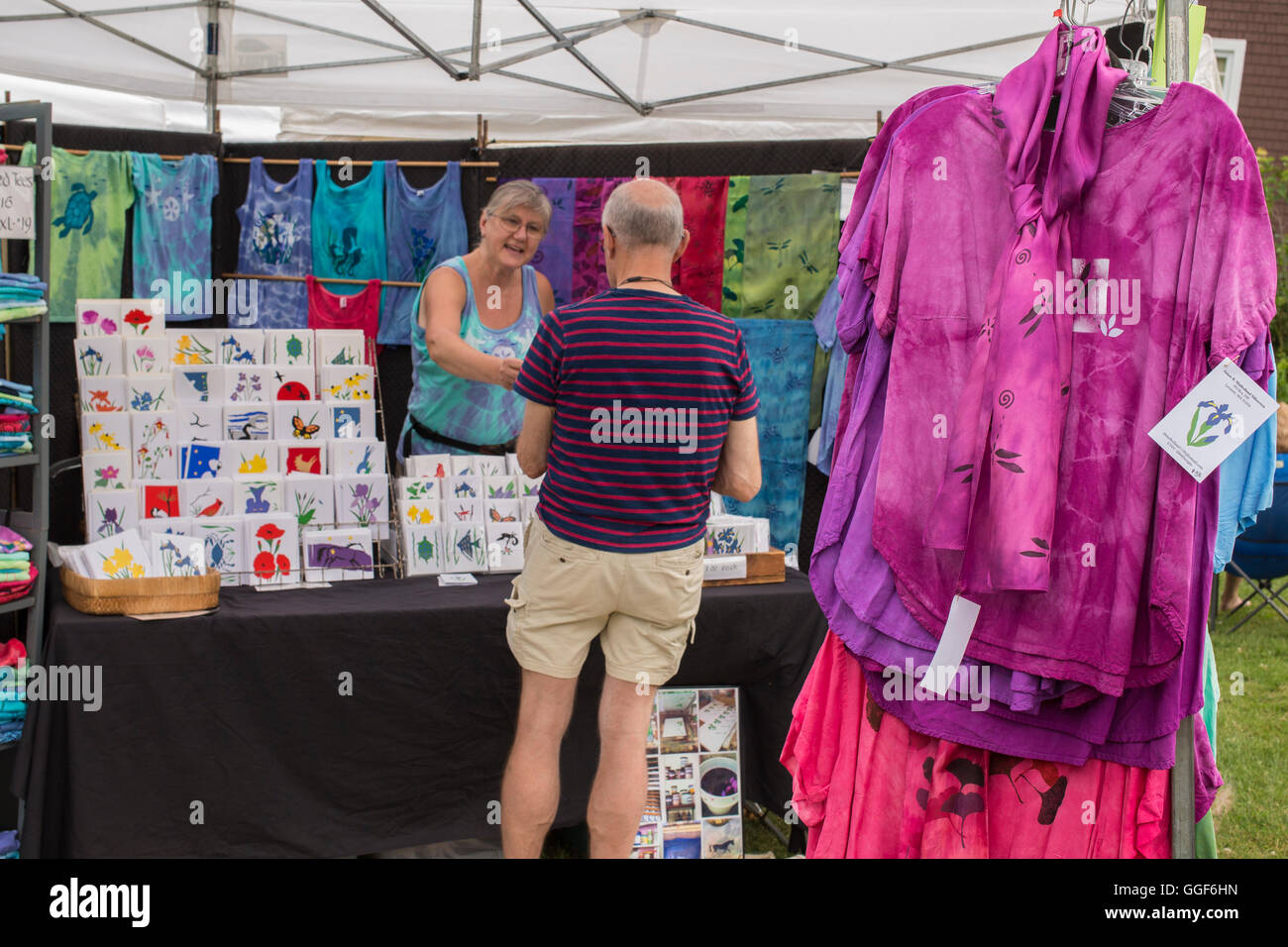 Man shopping at an Arts and Crafts Fair in Lenox, MA Stock Photo Alamy