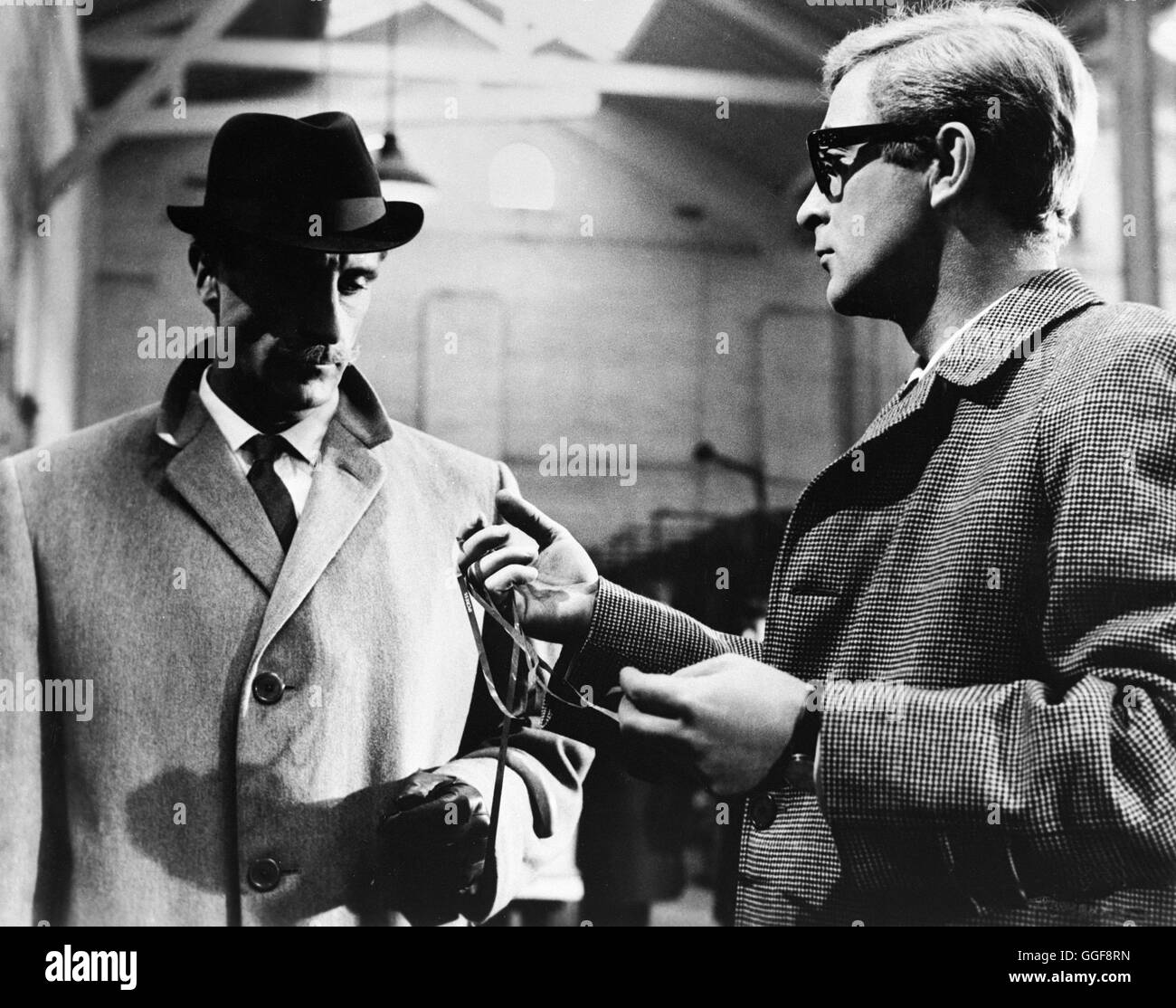 IPCRESS - STRENG GEHEIM / The Ipress File GB 1965 / Sidney J. Furie NIGEL GREEN als MICHAEL CAINE als Harry Palmer in 'Ipcress - streng geheim', 1965. Regie: Sidney J. Furie aka. The Ipress File Stock Photo