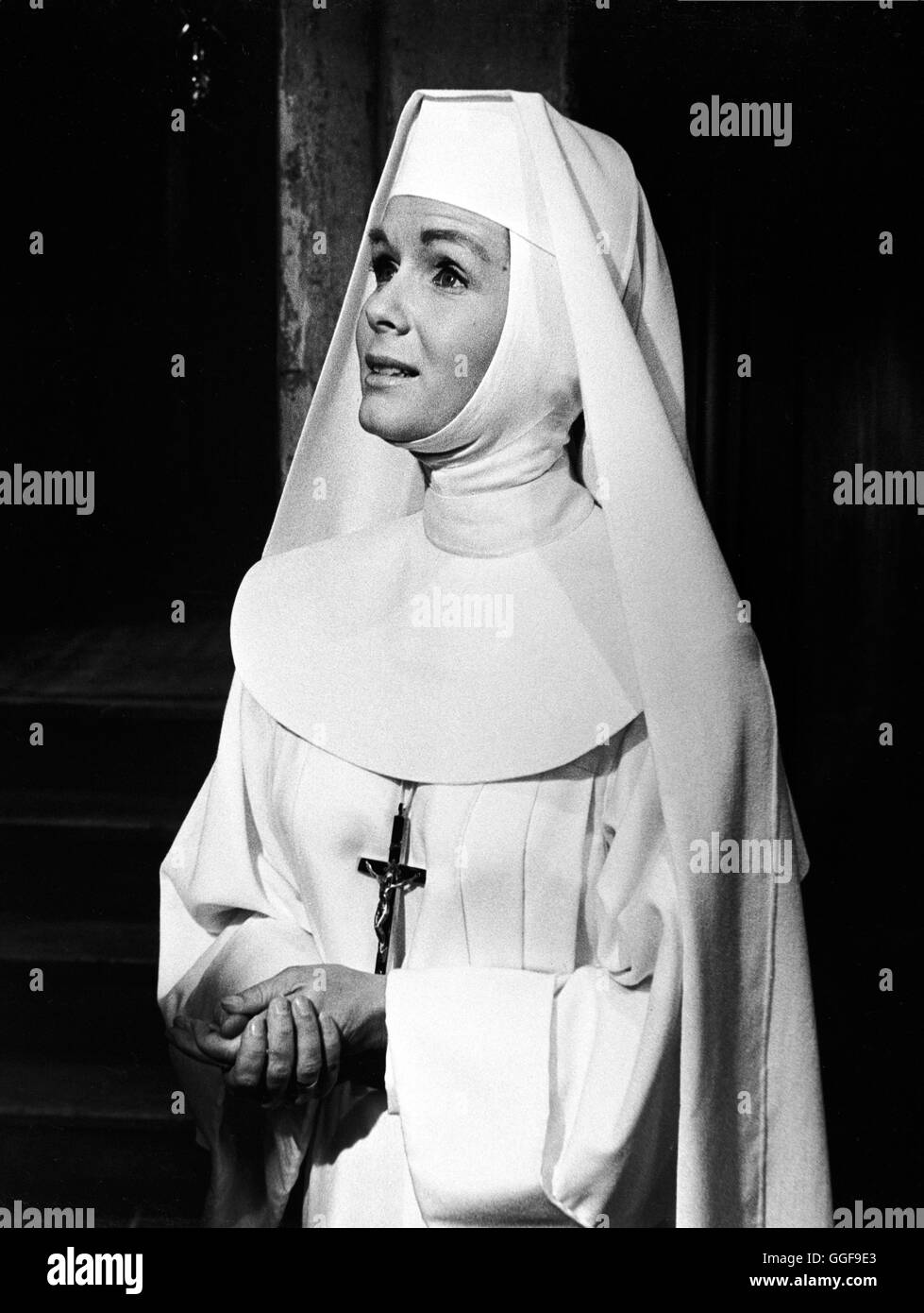 DOMINIQUE - DIE SINGENDE NONNE / The Singing Nun USA 1965 / Henry Koster DEBBIE REYNOLDS als Ordensschwester Anna./ Regie: Henry Koster aka. The Singing Nun Stock Photo