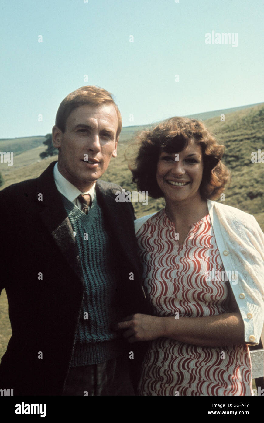 DER DOKTOR UND DAS LIEBE VIEH / All creatures great and small / CHRISTOPHER TIMOTHY (James Herriot), CAROL DRINKWATER (Helen Herriot) aka. All creatures great and small Stock Photo