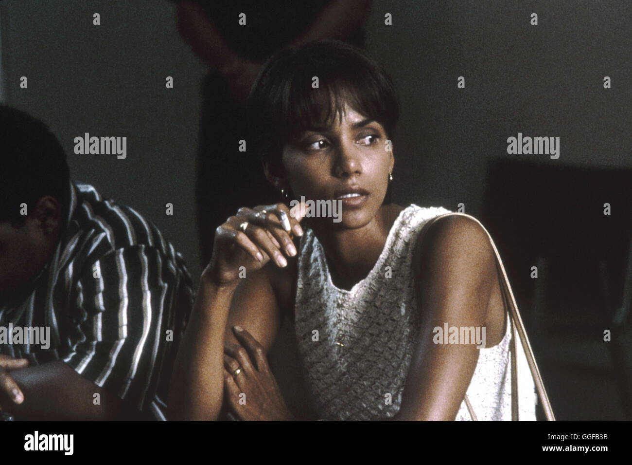 MONSTER'S BALL - ZWEI WELTEN-EINE LIEBE / Monster's Ball USA 2001 / Marc Forster Leticia Musgrove (HALLE BERRY) Regie: Marc Forster aka. Monster's Ball Stock Photo