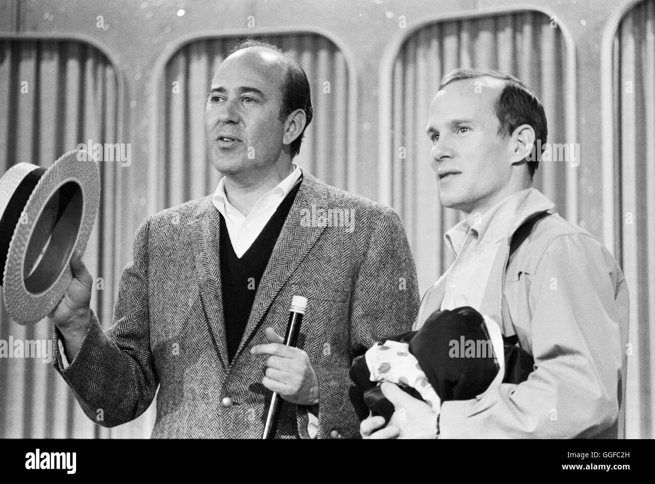 Tom Smothers and Carl Reiner on the Smothers Brothers Comedy Hour, rehearsing for Episode 5, which aired on March 5, 1967. Stock Photo