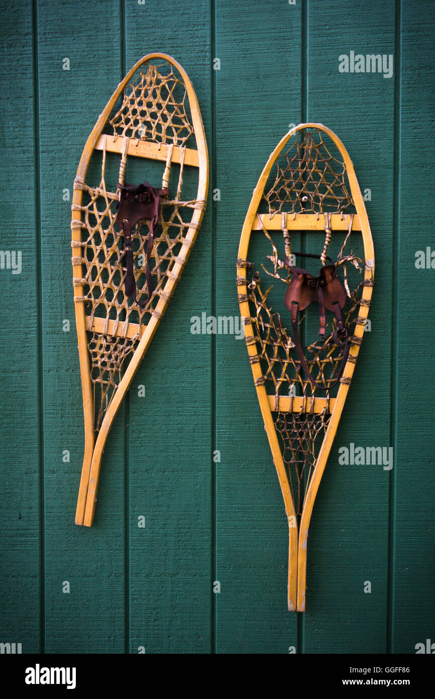 Snowshoes on wall hires stock photography and images Alamy