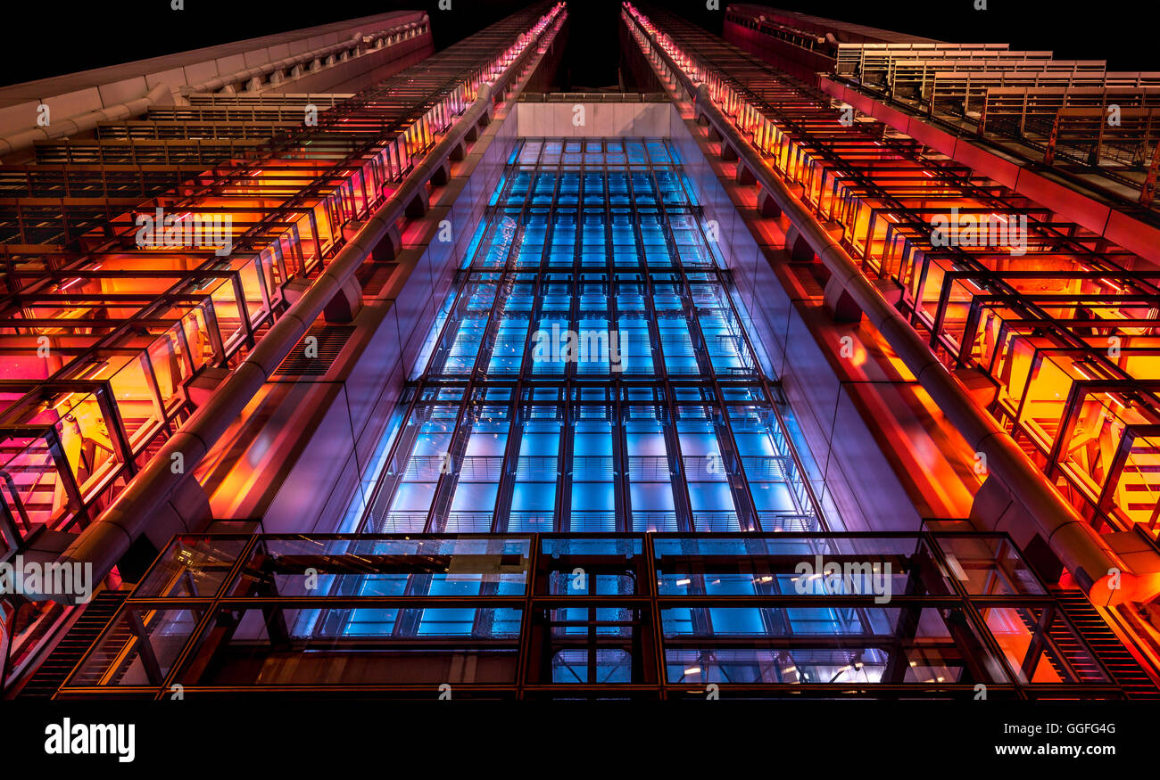 Hsbc building hong kong hi-res stock photography and images - Alamy