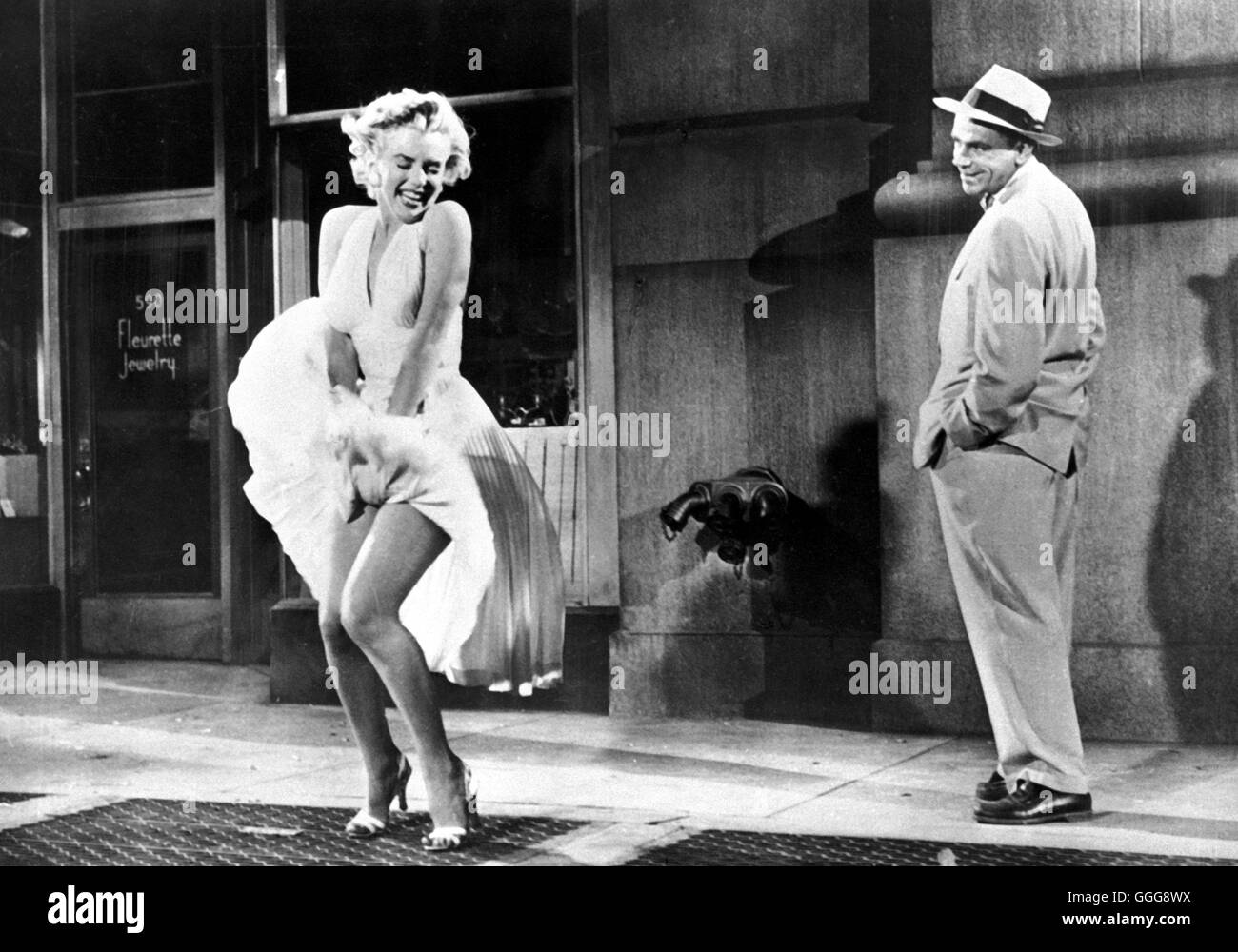 DAS VERFLIXTE 7. JAHR / The Seven Year Itch USA 1955 / Billy Wilder MARILYN MONROE, TOM EWELL, 'The Seven Year Itch', 1955. Regie: Billy Wilder aka. The Seven Year Itch Stock Photo