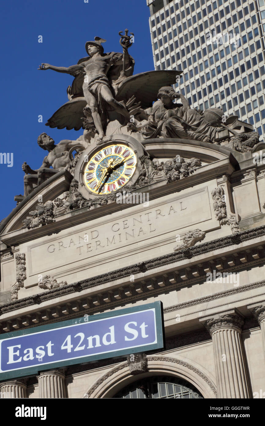 Grand central station exterior 42nd hi-res stock photography and images -  Alamy