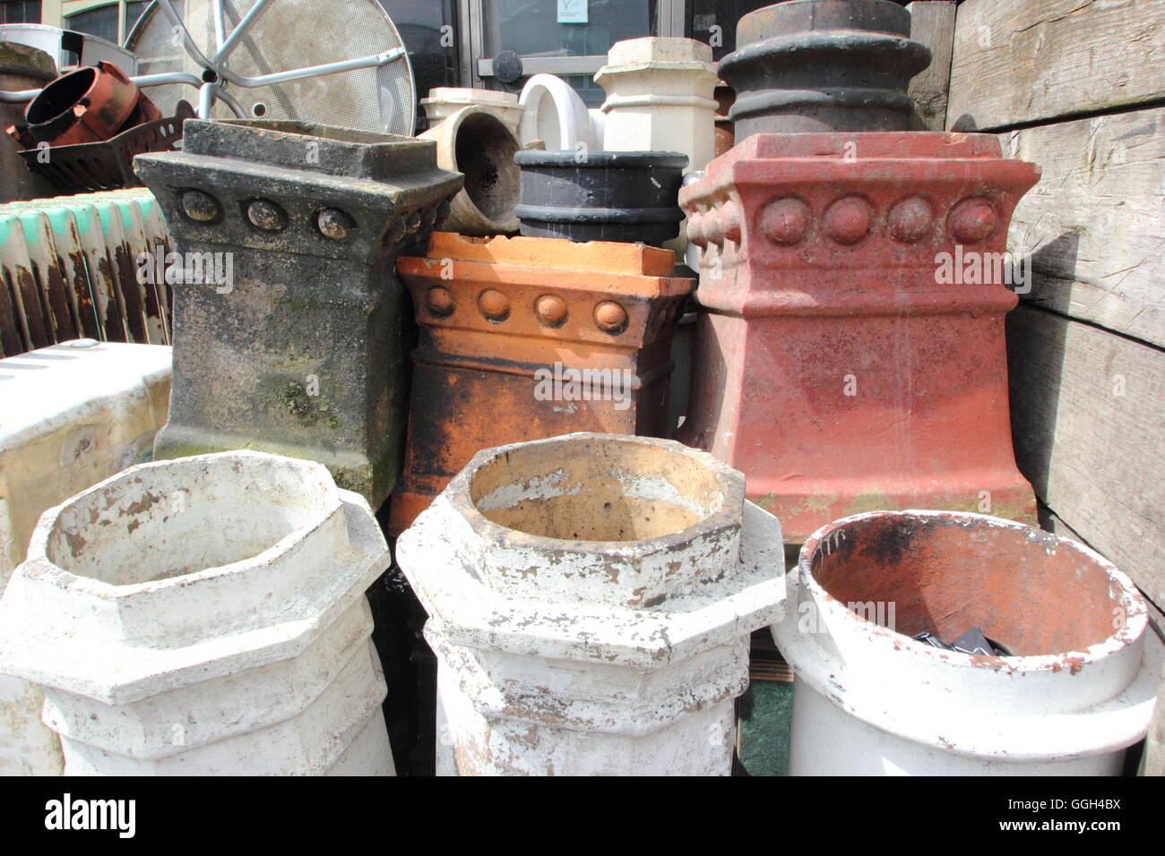 Salvaged chimney pots for sale in the heart of the Antiques Quarter, Sheffield, South Yorkshire UK Stock Photo