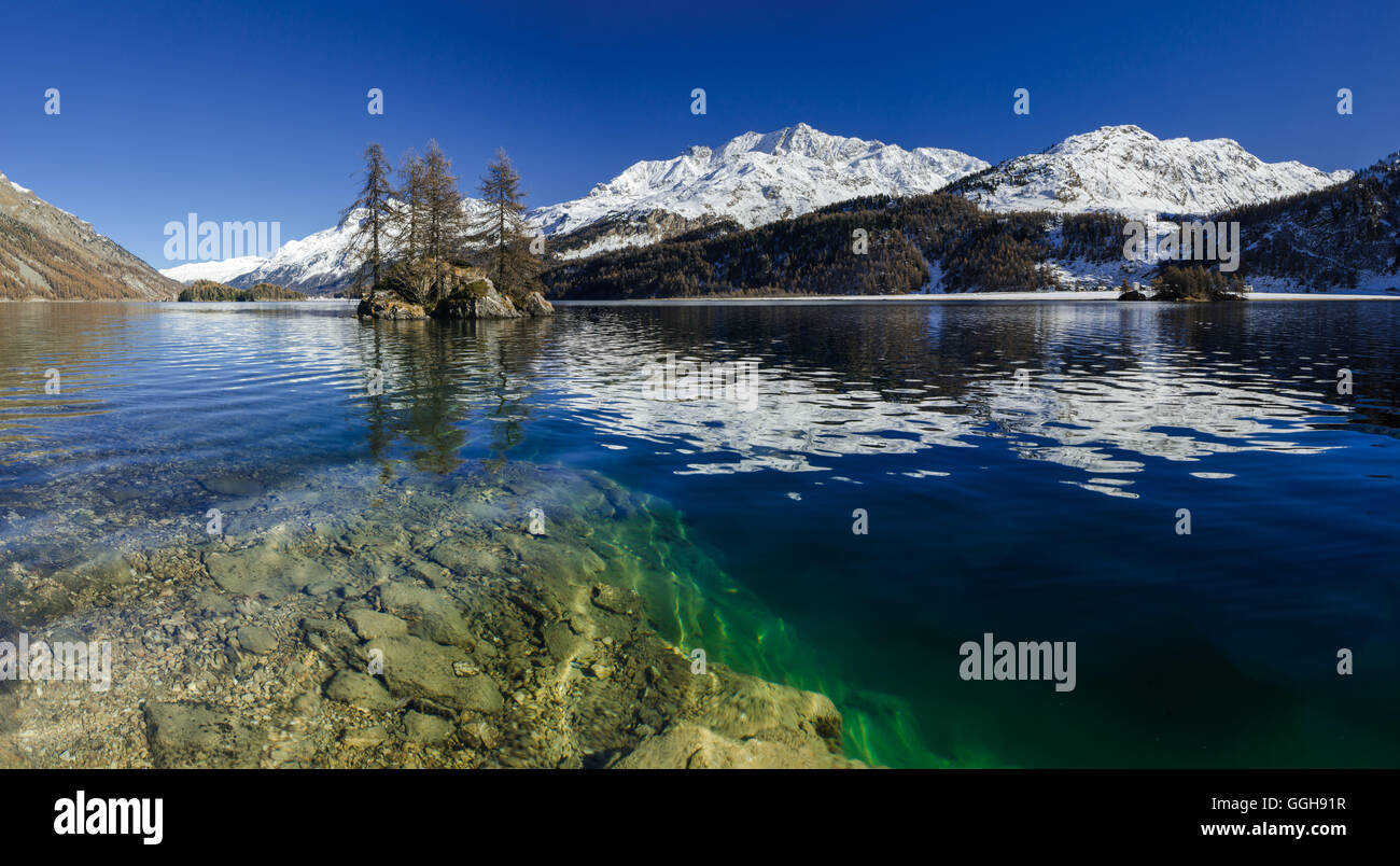 Lake Sils and a small island near Plaun da Lej with Isola on the opposite shore, Engadin, Grisons, Switzerland Stock Photo